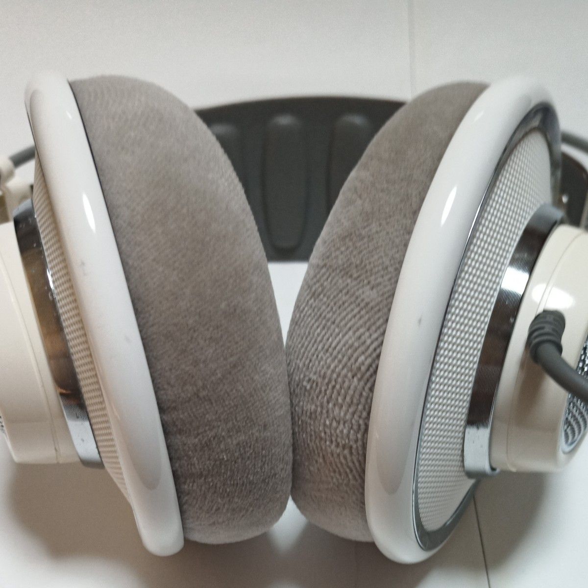 AKG K701 オーストリア製【イヤーパッド新品未試着/ラバーループ交換済】 AKG K701 オーストリア製【イヤーパッド新品未試着/ラバーループ交換済】