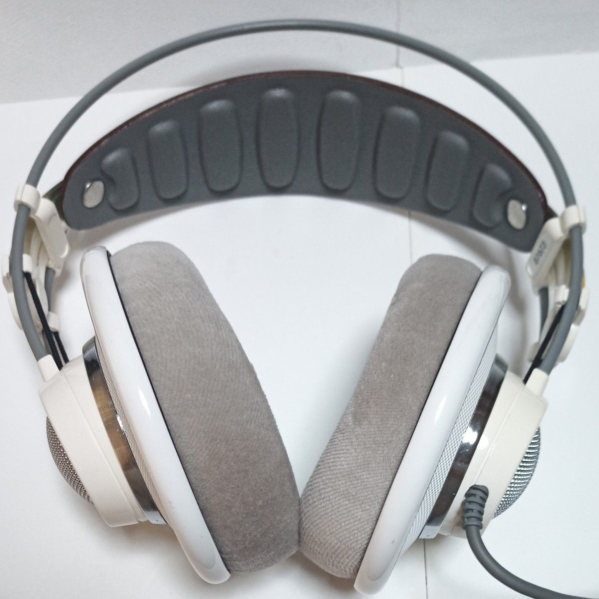 AKG K701 オーストリア製【イヤーパッド新品未試着/ラバーループ交換済】 AKG K701 オーストリア製【イヤーパッド新品未試着/ラバーループ交換済】