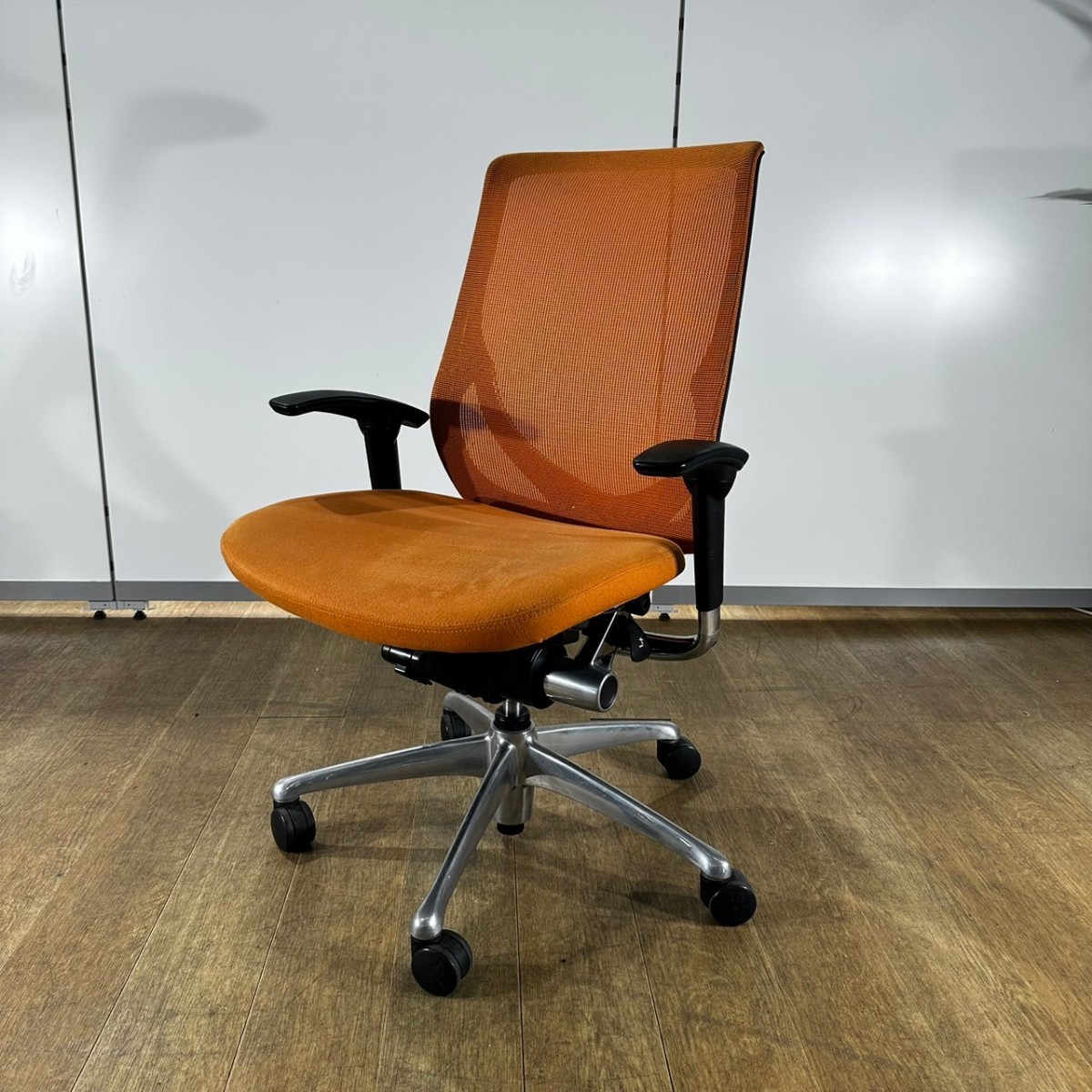 オカムラ ゼファー オフィスチェア 事務 椅子 オレンジ CY-95ZT FHT4のサムネイル