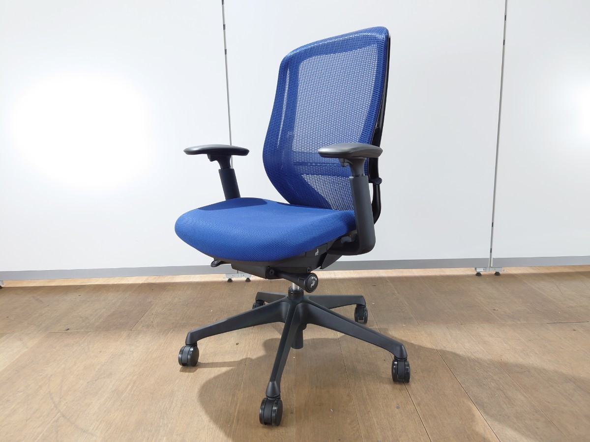 新しく着き 高級 オフィスチェア 椅子 事務 稼動肘 ハイバック ブルー
