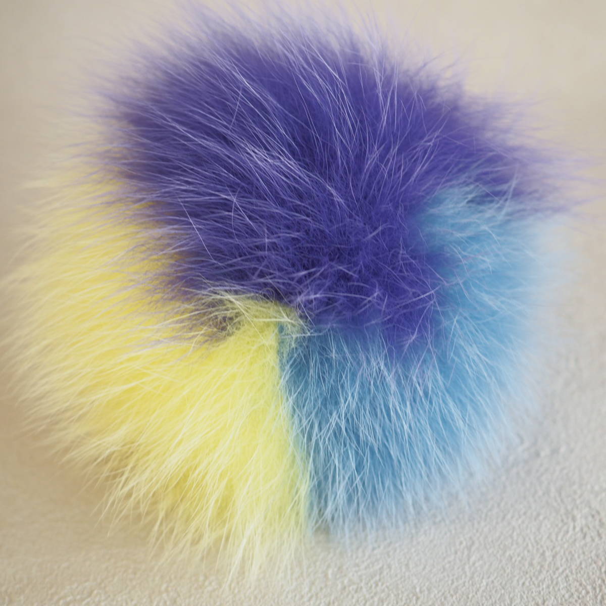  Fendi FENDIpompon charm key holder tricolor yellow blue purple fox fur real fur 7AR259 41C bonbon Monstar 