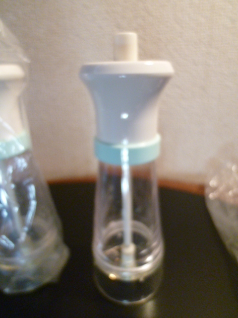 クッキングスパイス「塩・胡椒等」ボトル プッシュ式２個セット 新品・未使用・展示品Aの画像2