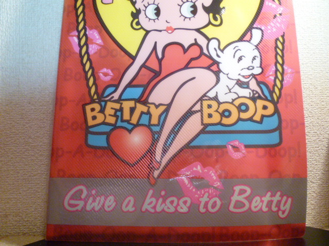 Betty Boop　A４サイズクリアポケットホルダー　20枚収納　美品・展示品_画像3