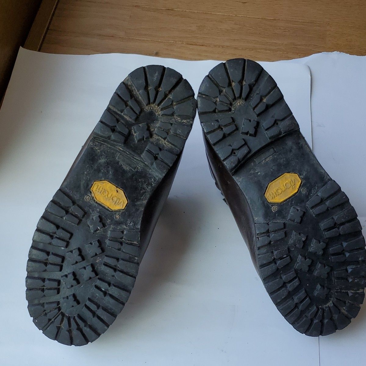 登山靴　GARMONT  made in Italy  ソールVlbrom 24.5