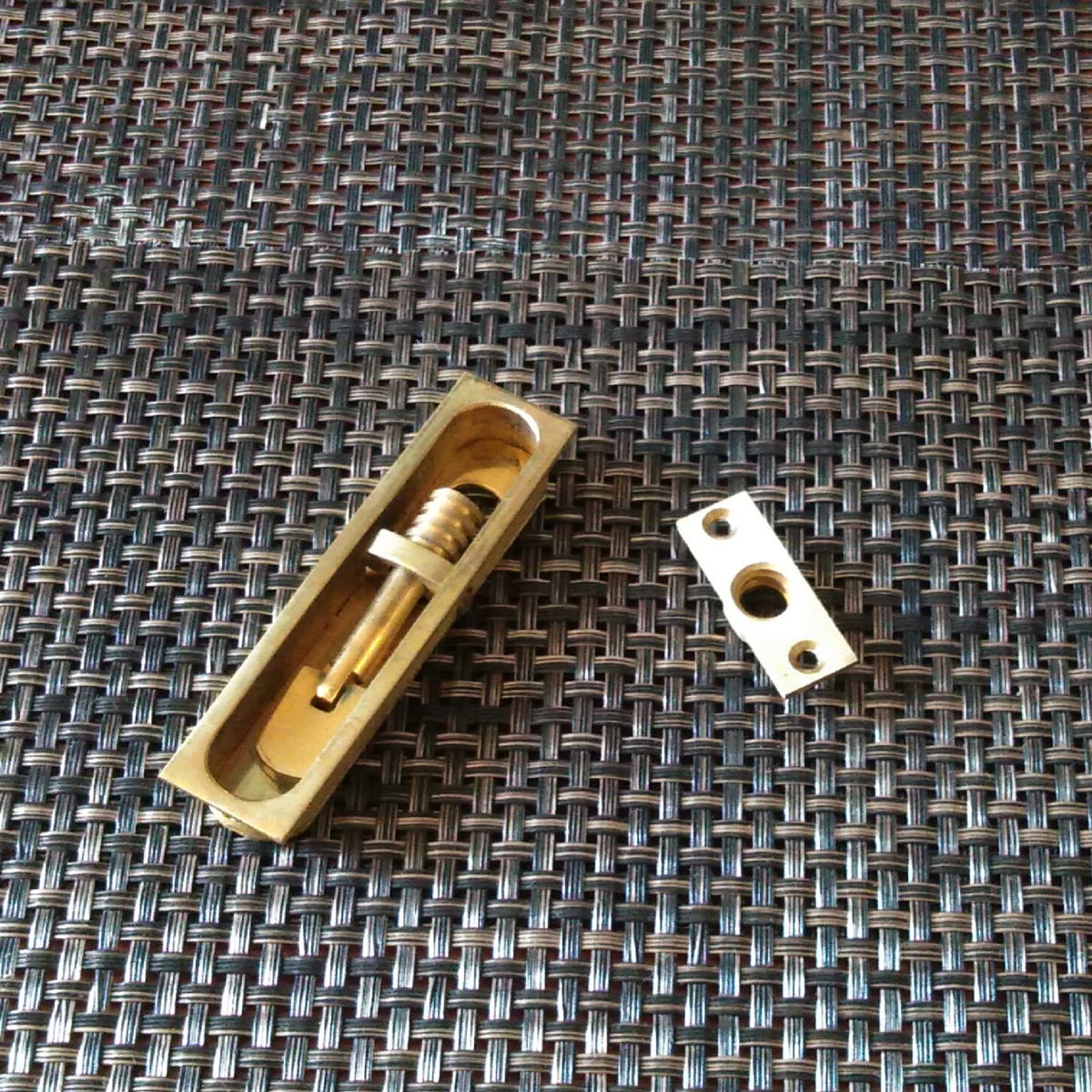 アンティーク金物真鍮レトロネジ締り付き角丸引き手75-19mm 取っ手