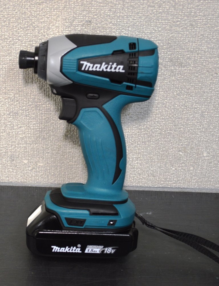 【makita】充電式インパクトドライバ TD146DSHX/バッテリx2/BL1815N18V/1.5Ah/充電器/DC18SD/ケース付 (菅2071YO)_画像2