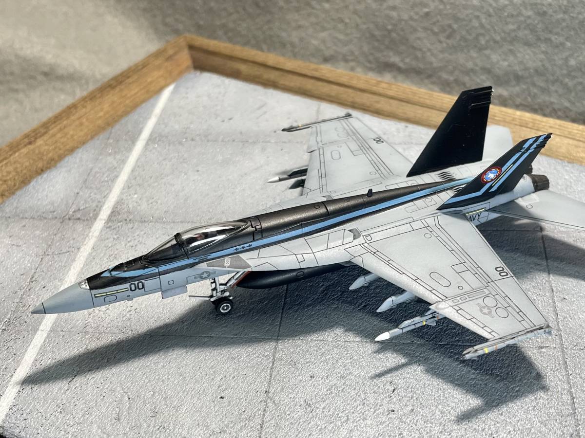 トップガンマーヴェリック】1/144完成品 F/A-18Eマーヴェリック トップガンマーヴェリック】1/144完成品 F/A-18Eマーヴェリック