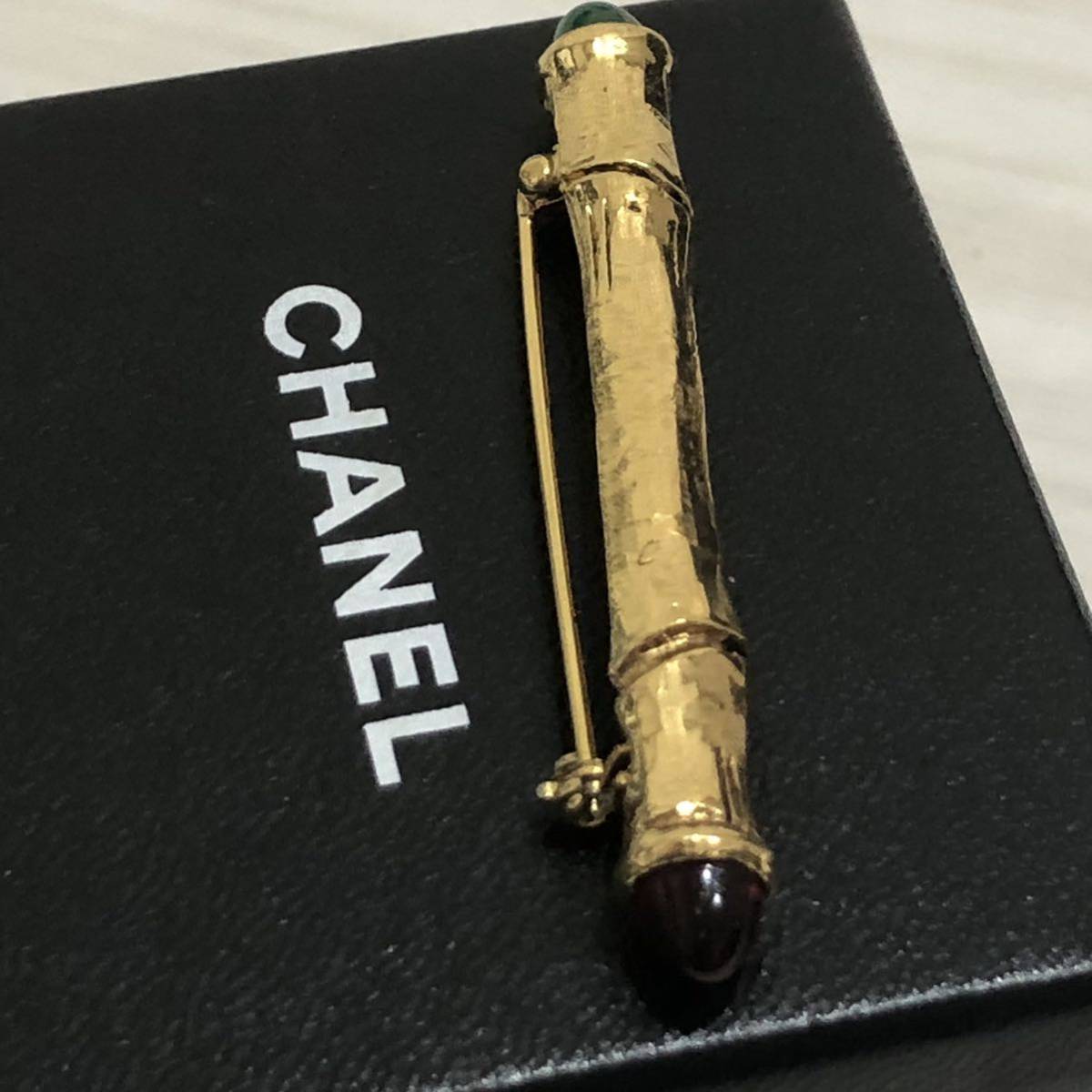  Chanel цветной камень брошь 102 ( труба HJ129 G07 )