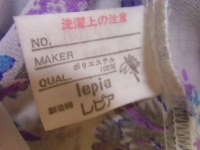 ★レピア東京 小花柄ジョーゼット 長袖 ボウ付ブラウス　ライトグレーの地に小花柄　9号　★ほぼ新品★_画像6