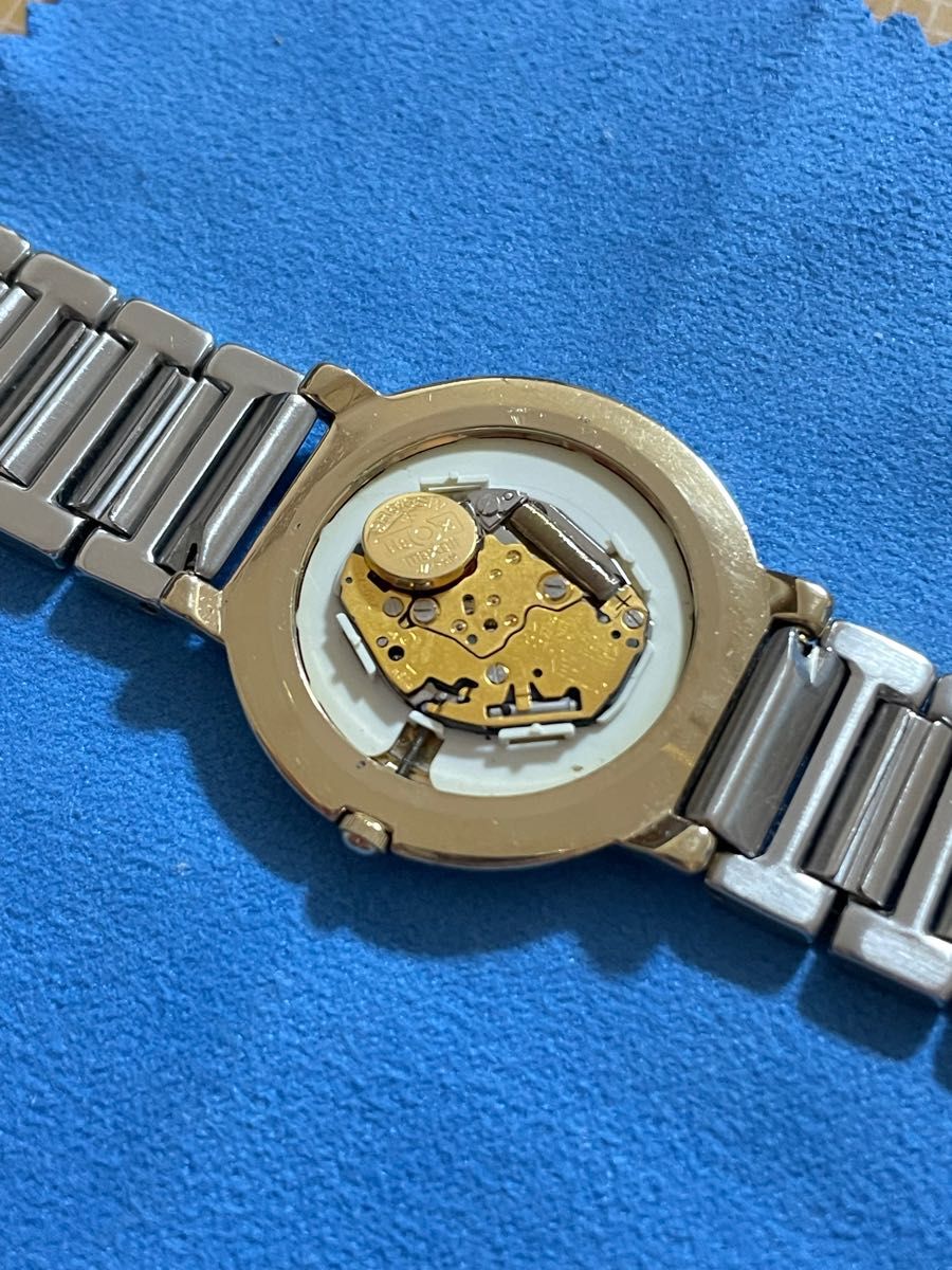 美品 稼働 イヴサンローラン 腕時計 ホワイト文字盤 ゴールドとシルバーのコンビ 電池交換済