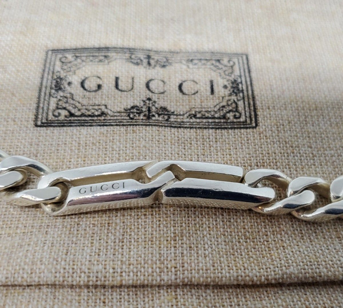 芸能人愛用 現行品】AAA 西島隆弘愛用 GUCCI ノットブレスレット 芸能人愛用 現行品】AAA 西島隆弘愛用 GUCCI ノットブレスレット