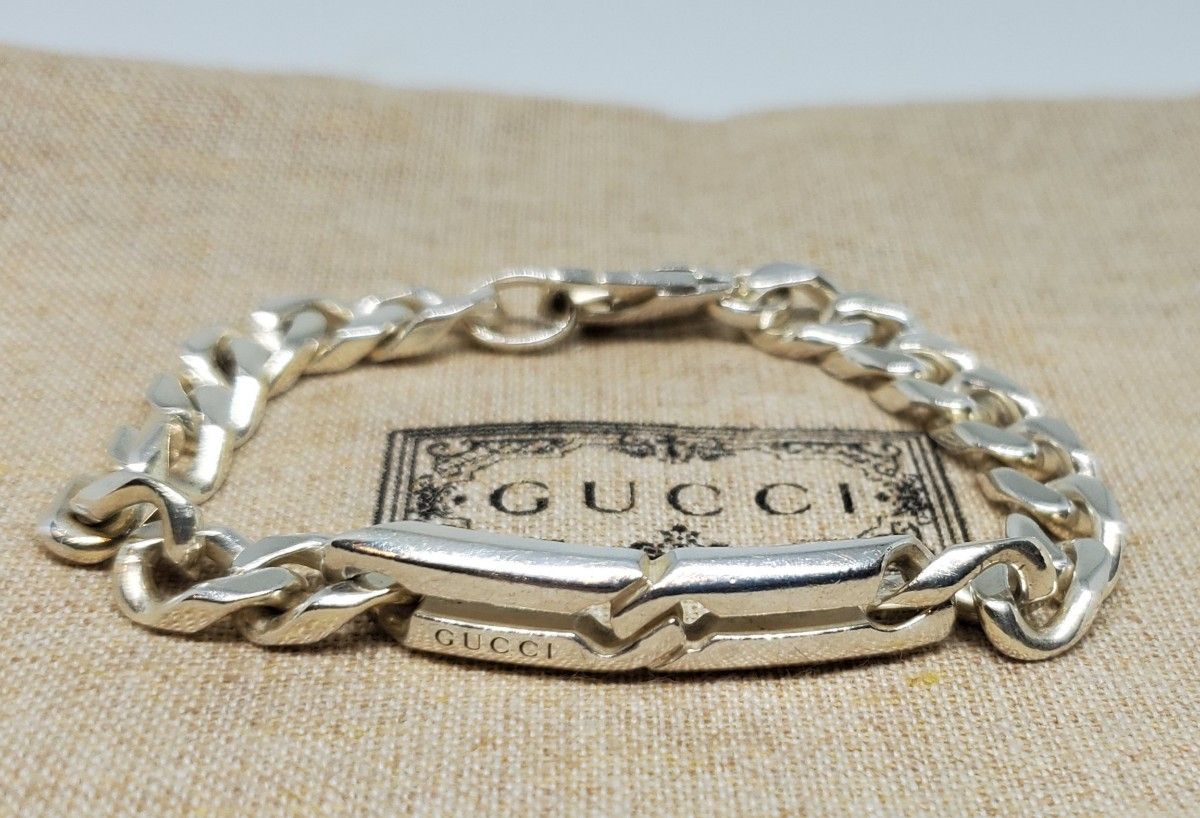 芸能人愛用 現行品】AAA 西島隆弘愛用 GUCCI ノットブレスレット 芸能人愛用 現行品】AAA 西島隆弘愛用 GUCCI ノットブレスレット