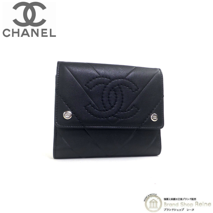 シャネル （CHANEL） Wホック ココマーク シェブロン Vライン 二つ折り コンパクト 財布 ブラック（未使用品）中古