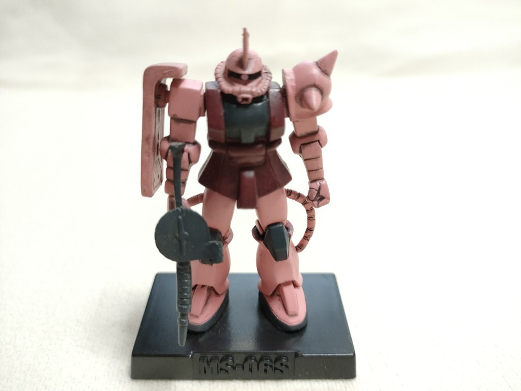 中古品　　ガンダムの仲間　高さ8.5㎝_画像1