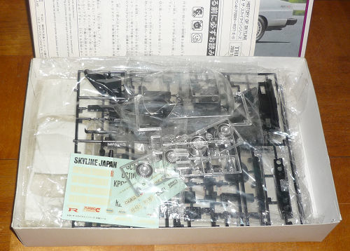 未組立品：アオシマ 1/24 5th SKYLINE 2000 TURBO GT-E・S [HGC211] _画像2