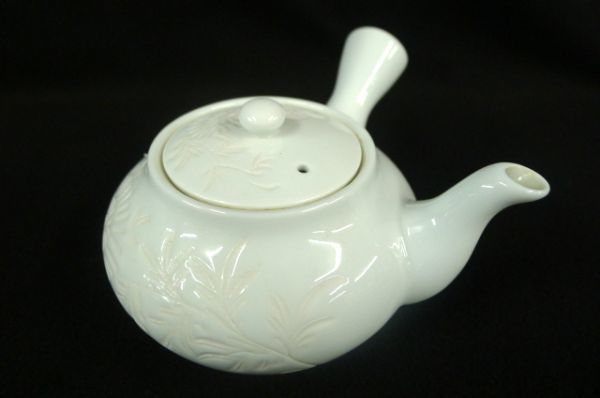 T164 美品 出石焼 盈進舎 茶器揃 白磁 花彫刻 横手急須 湯呑四客揃 茶事 茶道具 和食器 古道具 古民具 古美術/80_画像5