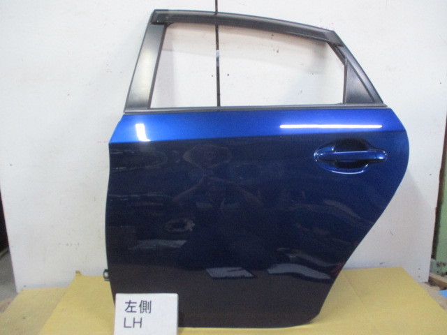 トヨタ プリウス PRIUS ZVW30 リヤ リア左ドア 8T5 67004-47080 ＊個人宅配送不可＊_画像1