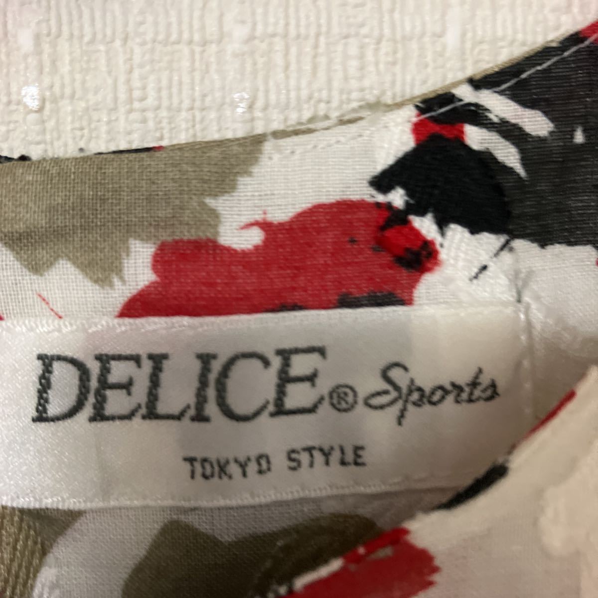 【最終値下げ】DELICESports TOKYO STYLE 13号？花柄 トップス ペプラム裾っぽい　後ろボタン_画像4