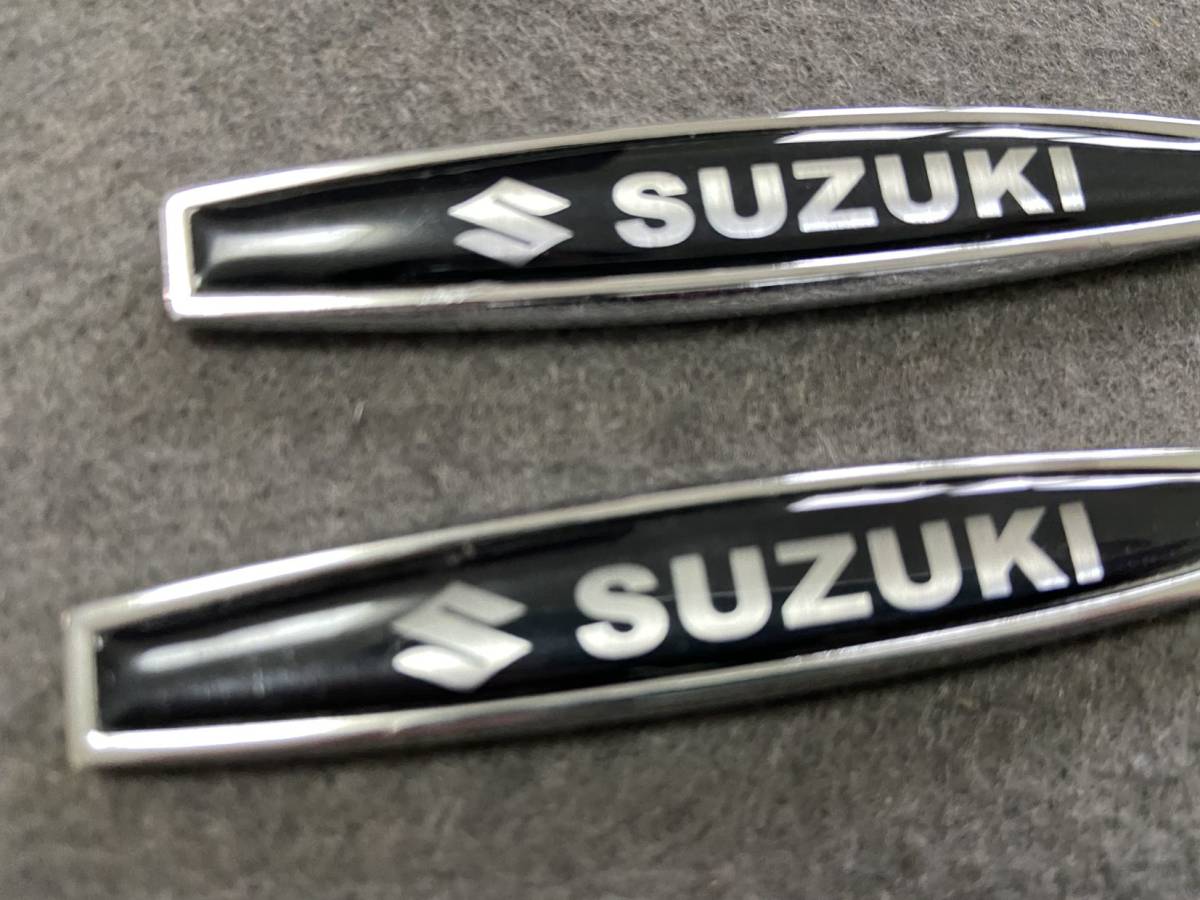 スズキ SUZUKI カーステッカー エンブレム プレート フェンダーバッジ シール 金属製 送料無料 2個セット ●113番_画像2