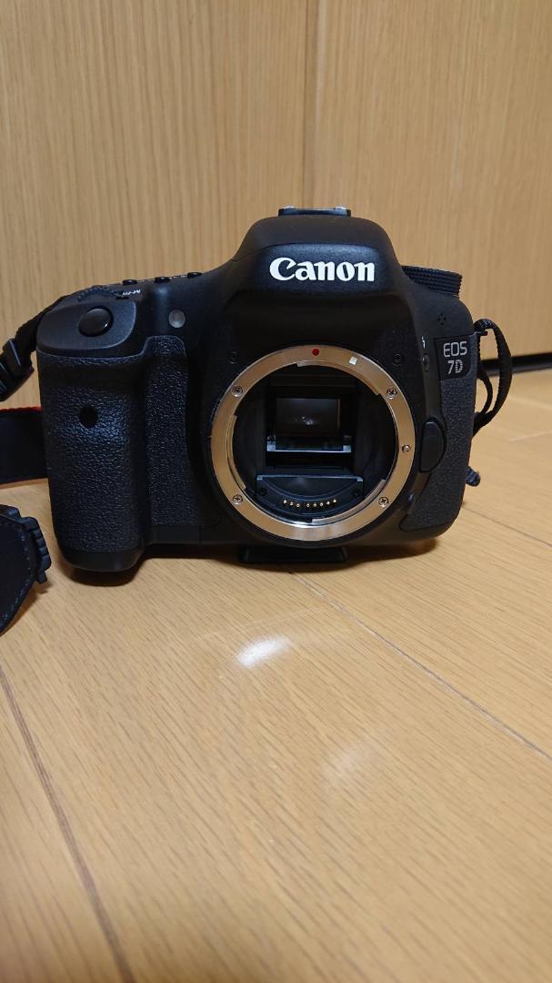 Canon EOS 7D EFS 18-200mm f/3.5-5.6 IS SPEEDLITE 580EX Ⅱ 手振れ補正レンズ付き 広域レンズ付き　カメラ用三脚 撮影用アンブレラ付き_画像1