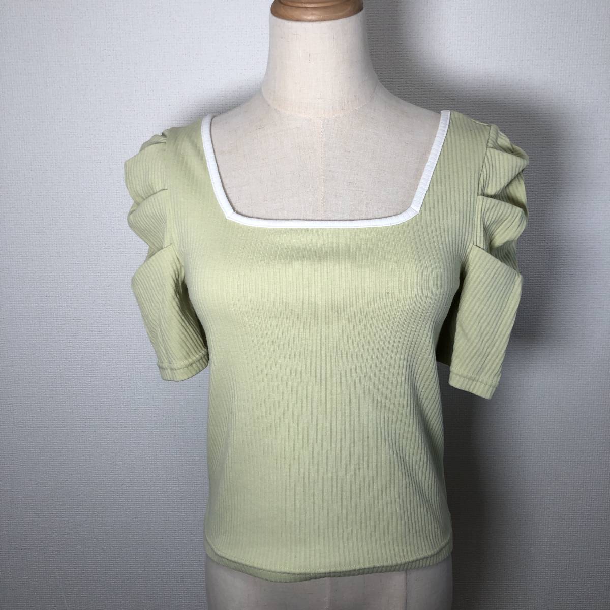 WS0225 美品 INGNI イング レディース Tシャツ 半袖 かわいい M グリーン（緑） 無地 コットン混紡 華やか 美しい ギャザー袖　ボリューム_画像1