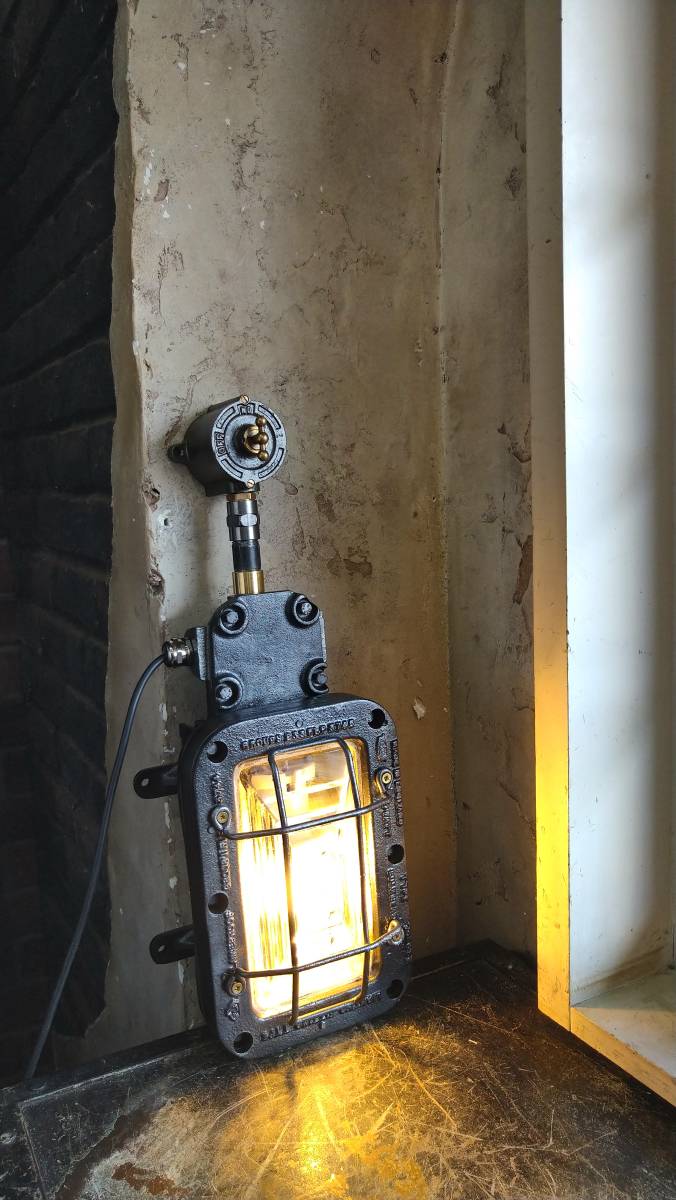 ビンテージ インダストリアル ウォール ランプ ロータリースイッチ付 Vintage Industrial lamp Walsall 7040 1950s wall light with switch