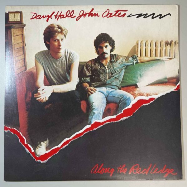 33393★美盤【日本盤】 Daryl Hall & John Oates / Along The Red Ledge_画像1