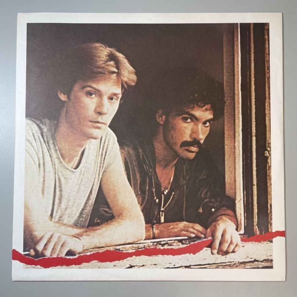 33393★美盤【日本盤】 Daryl Hall & John Oates / Along The Red Ledge_画像4