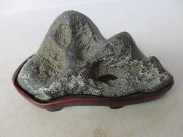 【艸】 　加茂川石　遠山型　抜けあり　小さな水石　水石　盆石　時代石　　幅9センチ　10aug2_画像1
