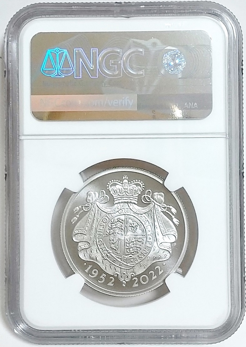 世界9枚 2022年 イギリス プラチナジュビリー 100ポンド 1オンス プルーフ プラチナ貨 NGC PF70 ULTRA CAMEO First Releases 女王ラベル_画像2