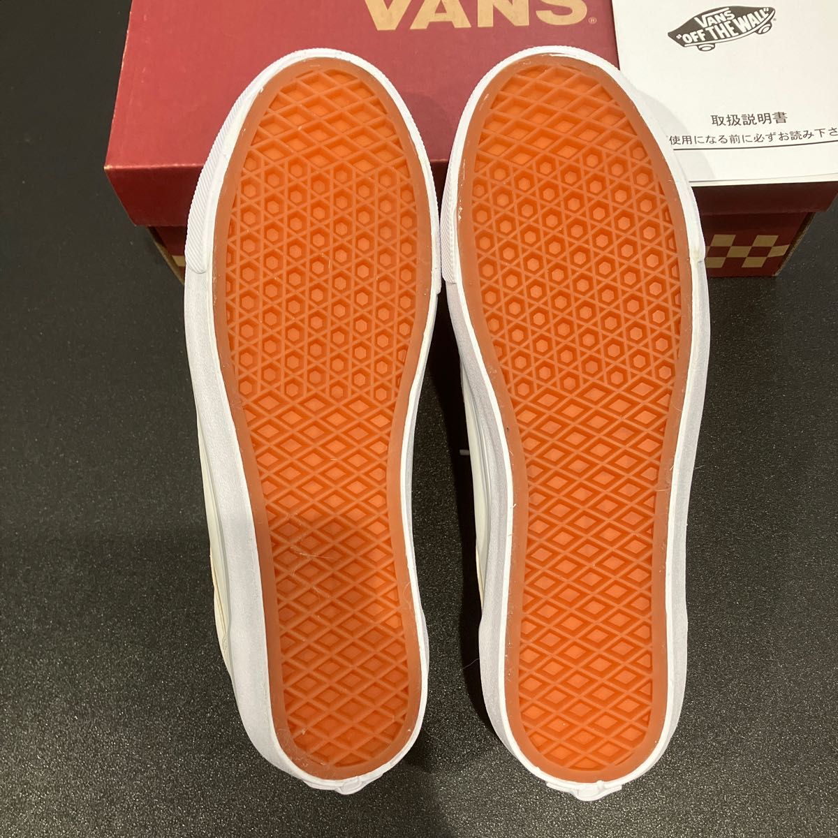 VANS ヴァンズ　スニーカー　男女ユニセックス　25.5㎝　新品