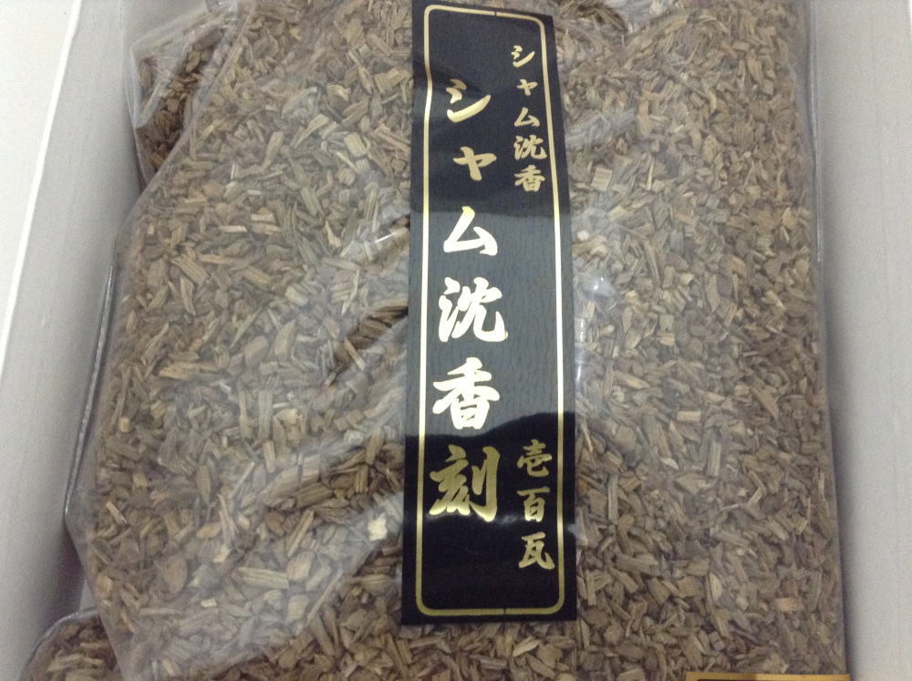 おすすめネット 【佐藤仏】並 シャム沈香刻み 100g 精華堂 線香