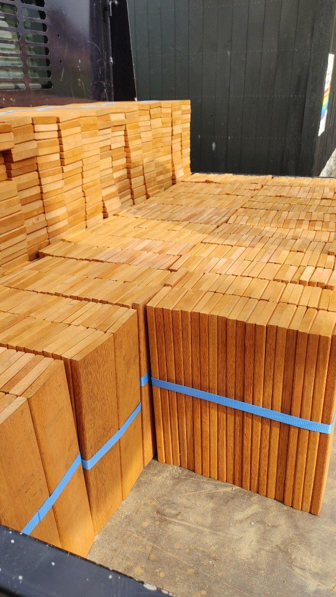 床材、壁材、ウッドデッキ、ヘリボーン、DIYに役立つ木材　木材高騰で最終最安値の今だけ価格　100枚で10000円送料無料、税込