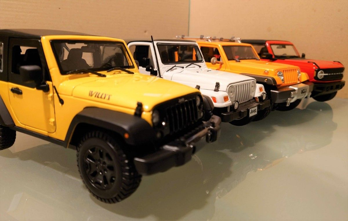 1/18 ジープラングラー ウィリス イエロー JEEP WRANGLER