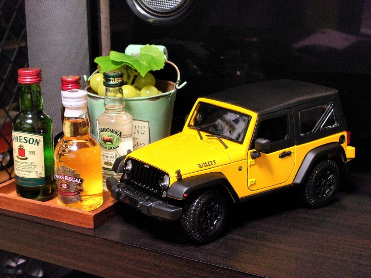 1/18 ジープラングラー ウィリス イエロー JEEP WRANGLER