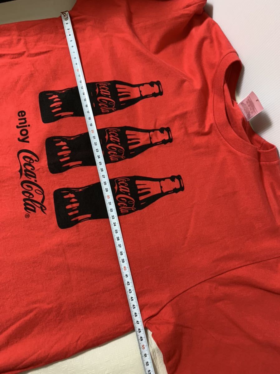 即決/enjoy Coca-Cola T-shirtコカコーラ 瓶 プリントデザイン 半袖Tシャツ/Lサイズ/Tee/レッド赤/トムス株式会社/USED/古着/ヨレ等経年_画像4