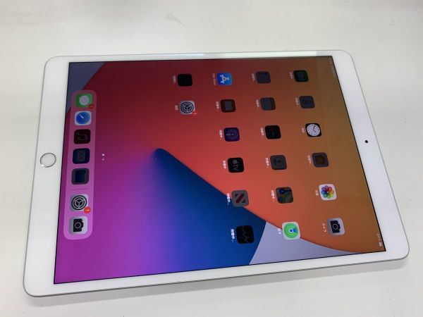 おすすめ ☆送料無料☆ジャンク☆au☆A2123iPad Air 64GB☆シルバー