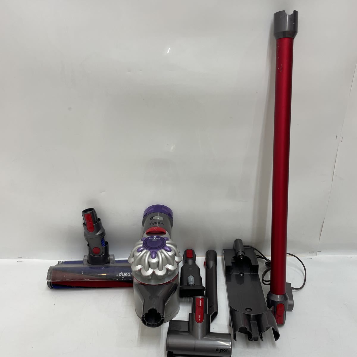 SALE】 掃除機 コードレスクリーナー ダイソンSV25 dyson サイクロン式