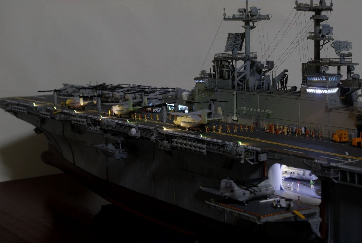成品1/350兩棲登陸艦黃蜂夜間發射LED再現規範 原文:完成品　1/350 強襲揚陸艦 ワスプ 夜間発進LED再現仕様 