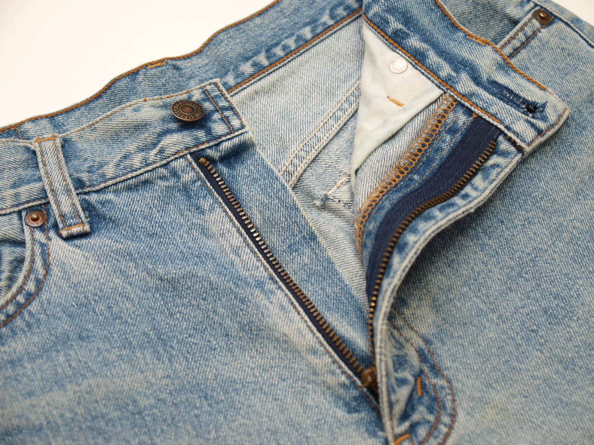 ♪服2235_P5♪ デニムハーフパンツ（カットオフ） Levi's リーバイス サイズW=31インチ(実測で75cm位)　股下32ｃｍ位 Used ～iiitomo～_画像6