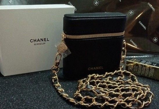 CHANEL ブラックポーチ（専用箱付き） ノベルティ正規品 新品未使用-