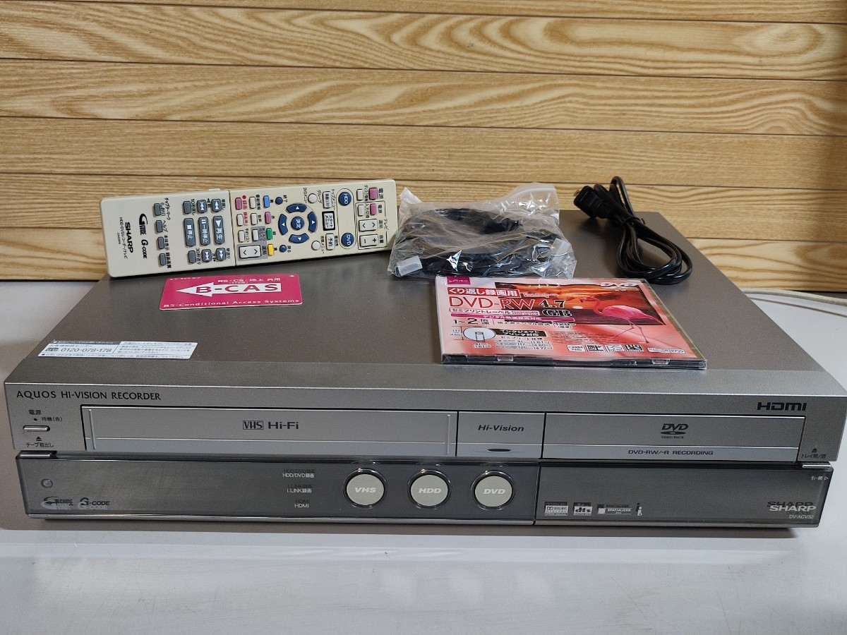 超人気新品 【 動作保証】 SHARP 「DV-ACV32」 VHS一体型ビデオデッキ、DVDレコーダー、ダビング10 【メンテナンス済み】2006年製（4652） HDD内蔵