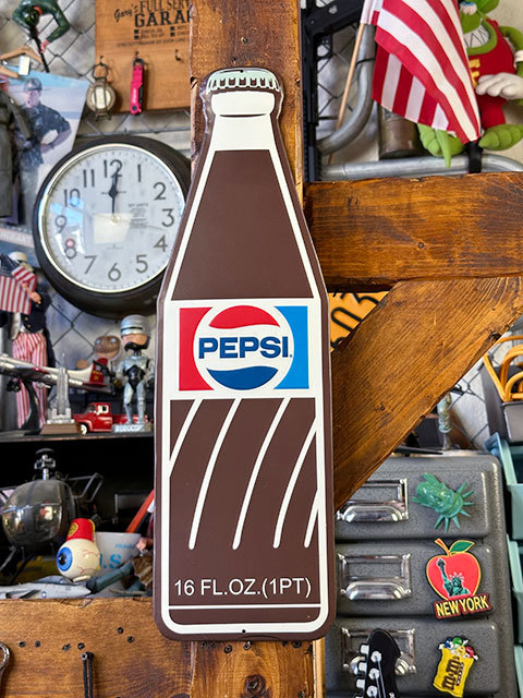 ペプシコーラ　エンボスティンサイン（1970年代ボトル） ■ アメリカン雑貨 アメリカ雑貨_画像1
