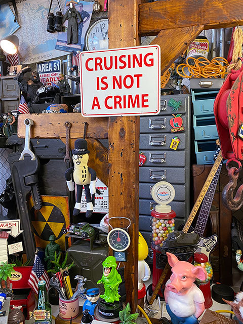「クルージングは犯罪じゃないぜ」　ミニジョーク看板　CRUISING IS NOT A CRIME ■ アメリカン雑貨 アメリカ雑貨_画像2