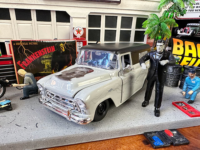 Jada　ユニバーサルモンスターズ　フランケンシュタイン＆1957年シボレー・サバーバン　霊柩車　ミニカー　1/24スケール