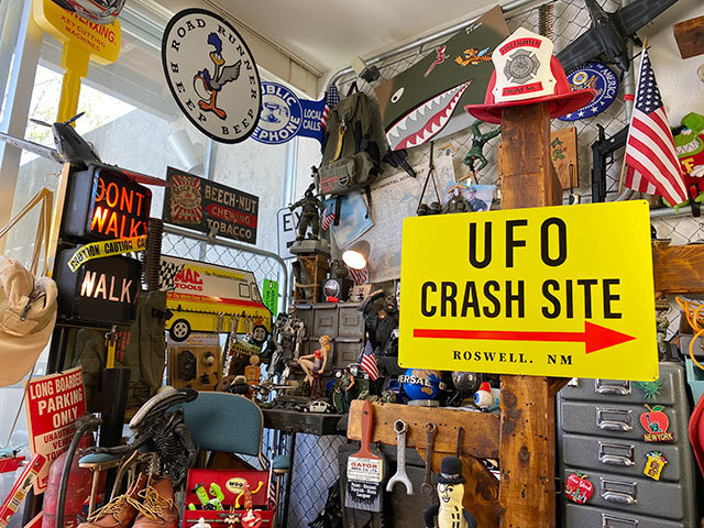 「UFO墜落現場の案内看板」　アルミサインボード（リフレクター仕様） ■ アメリカン雑貨 アメリカ雑貨_画像3