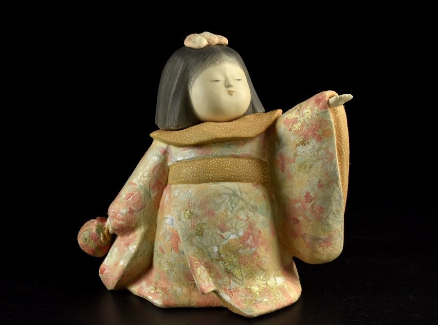 蔵c9821】下平胡徒 桐塑人形 「嬢や」 共箱 蔵c9821】下平胡徒 桐塑人形 「嬢や」 共箱