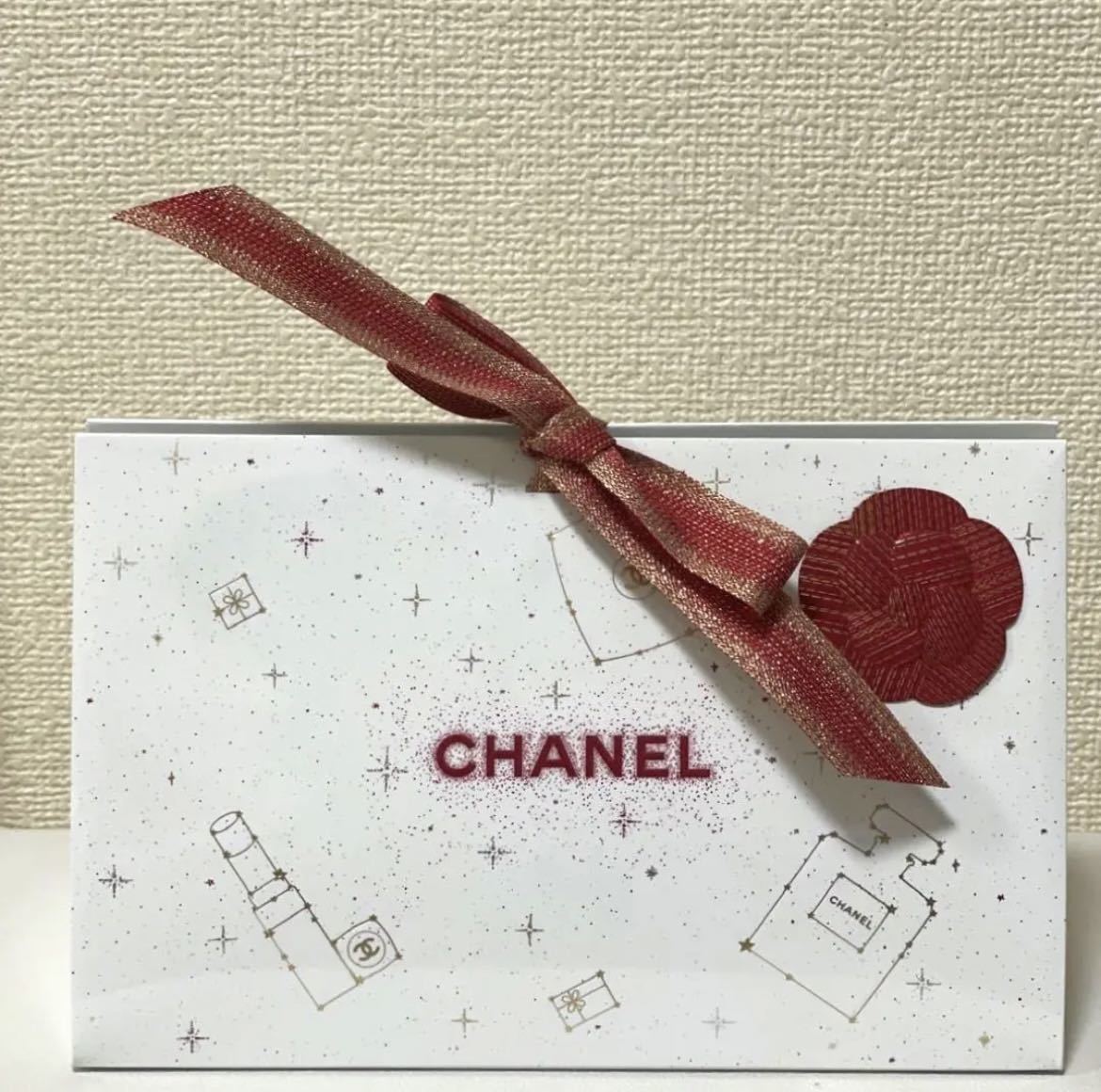 新品シャネルCHANELリボン付きギフトボックス　ホリデー　クリスマス　ギフトボックス　ラッピング　ハイブランド　デパコス　ホリデー