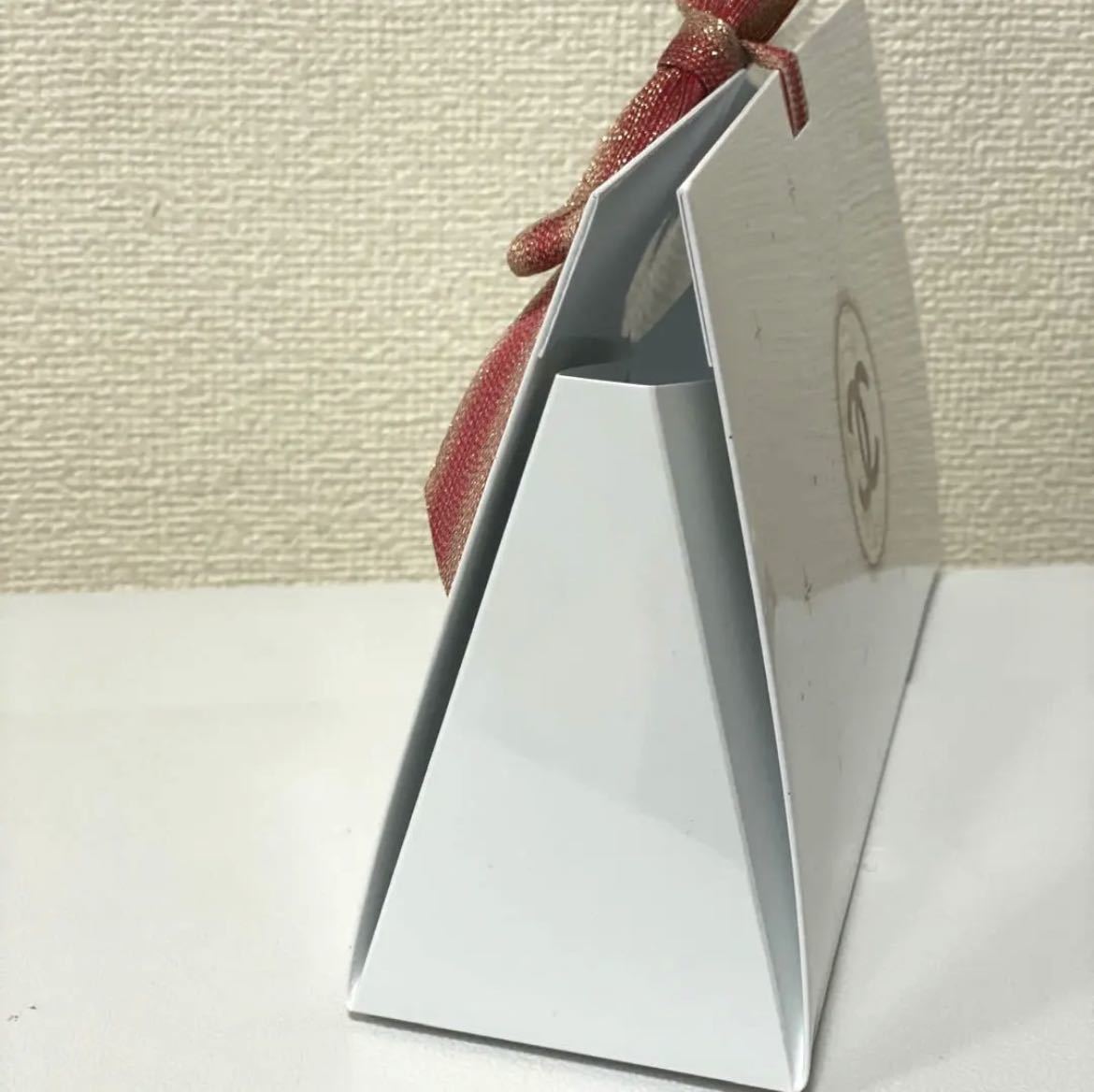 新品シャネルCHANELリボン付きギフトボックス ホリデー 新品シャネルCHANELリボン付きギフトボックス ホリデー