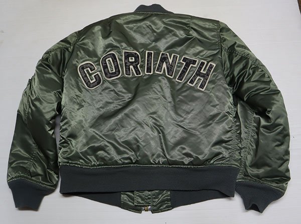 クリスマスツリー特価! AJ77コリンスCORINTH MFGアメリカ古着アメリカ製MA-1フライトジャケットB-15緑系レタード貼り付け文字ミリタリージャケットMオールド Mサイズ クリスマスツリー特価! AJ77コリンスCORINTH MFGアメリカ古着アメリカ製MA-1フライトジャケットB-15緑系レタード貼り付け文字ミリタリージャケットMオールド Mサイズ